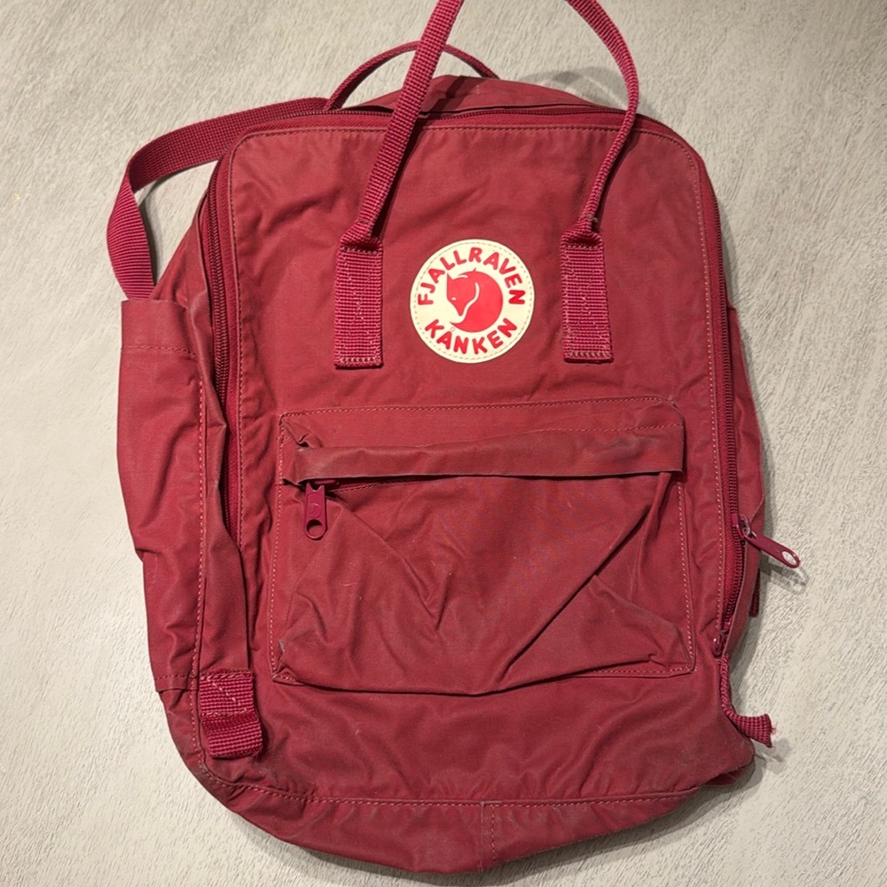 Fjällräven Kånken Plum Backpack